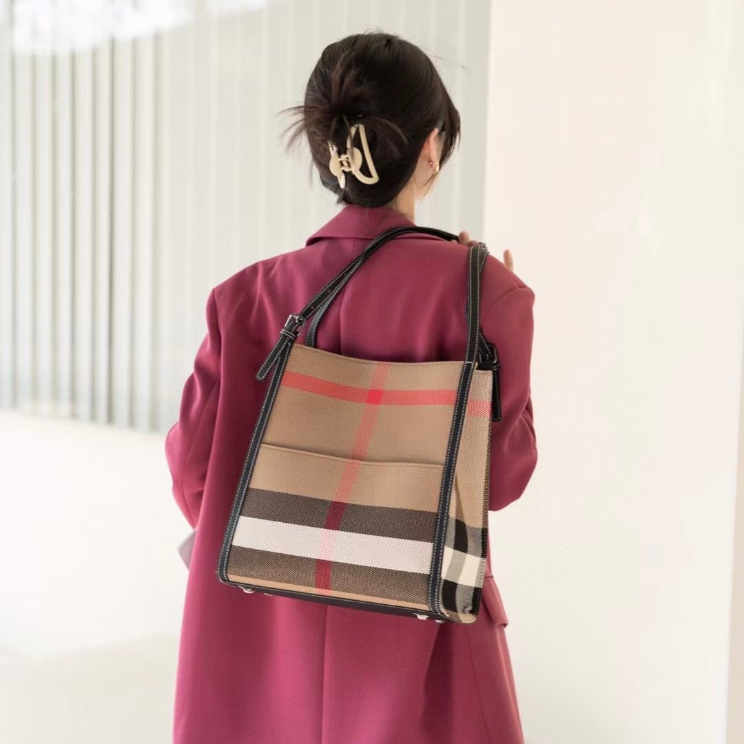 【Bb bag】【2 in 1】Checkered Cowhide Leather Shoulder Bag with Chain Cellphone Bag，buy 1 get 1 pony and 1 headband