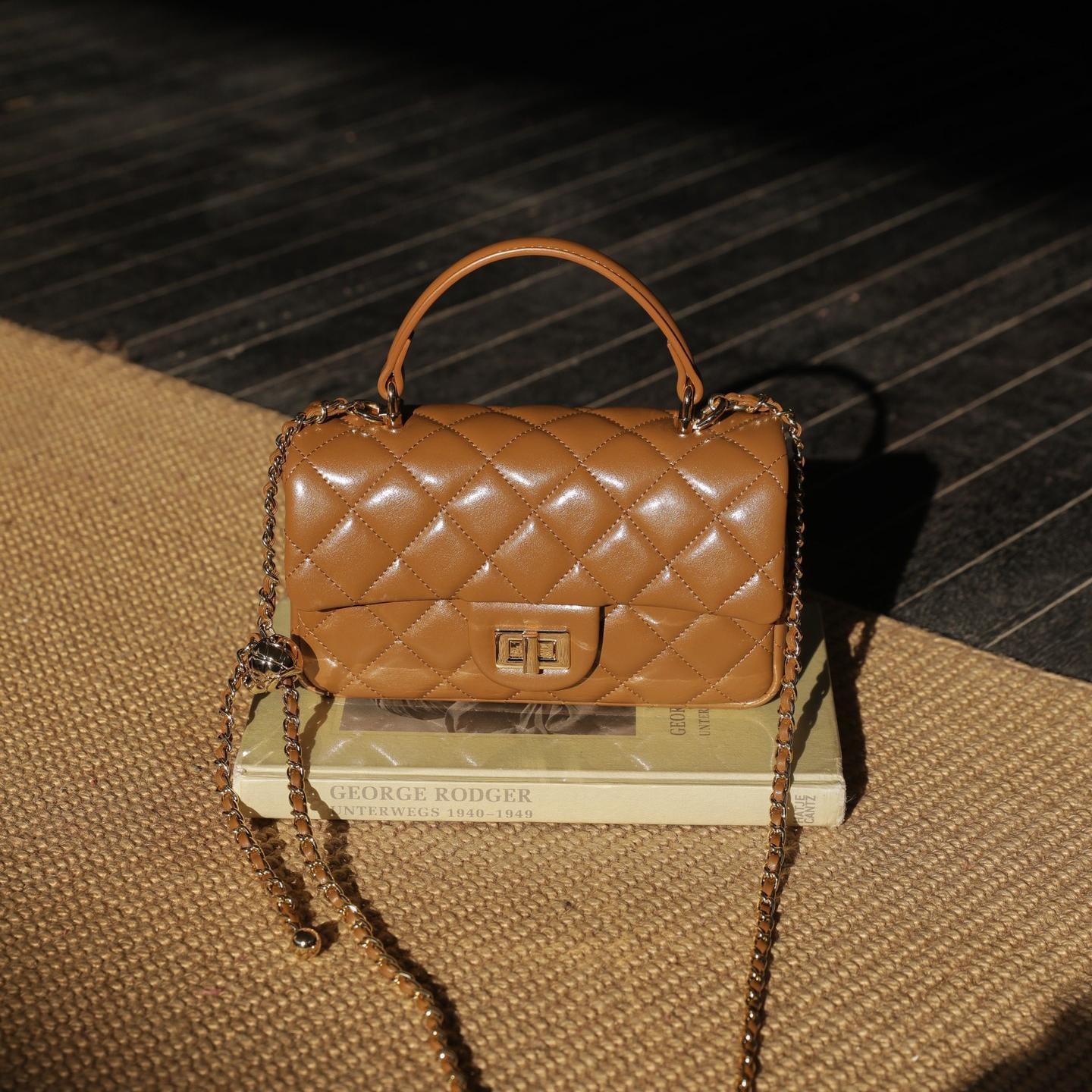 【C Bag】Quilted Handle Crossbody Bag，buy 1 get 1 pony and 1 headband
